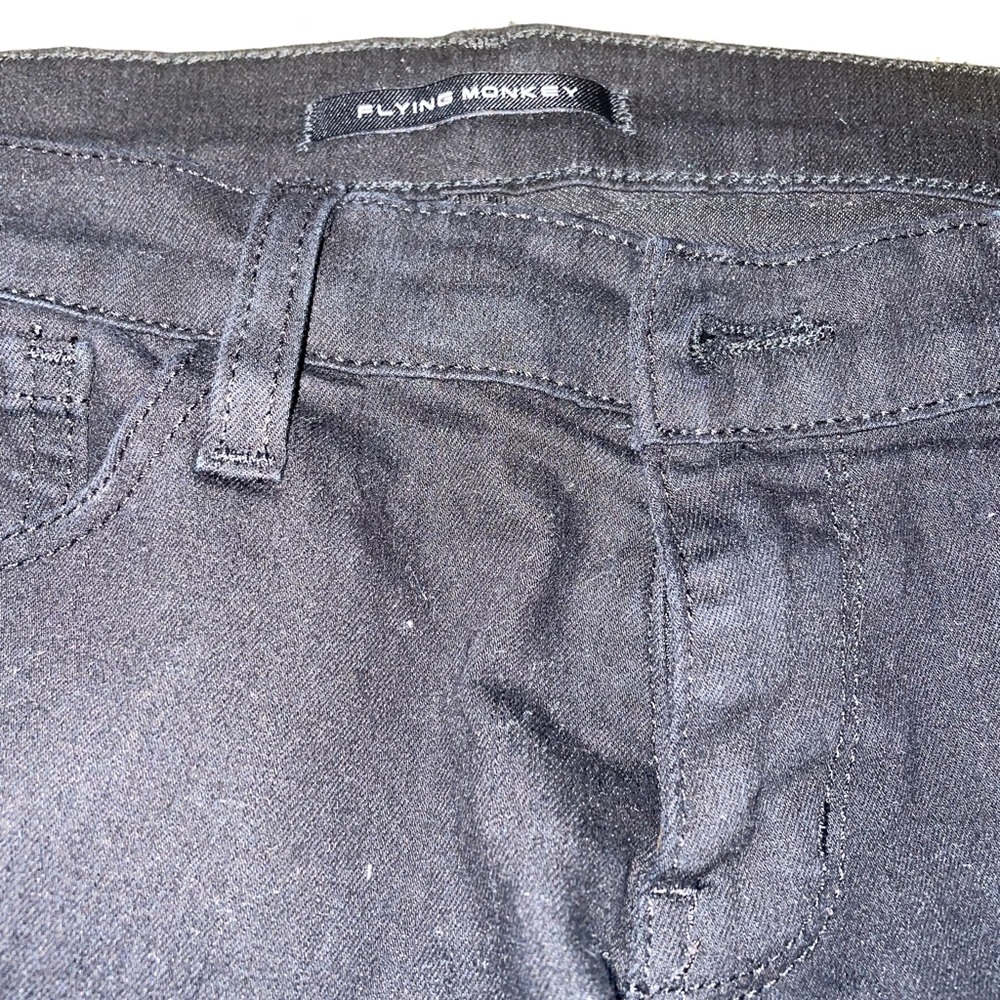 Flying monkey Black jeans with no rips. Great jeans and comfortable.